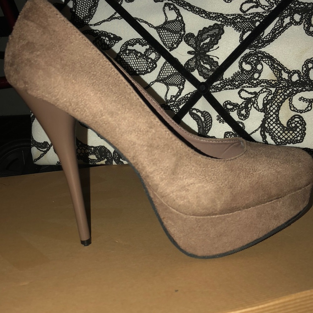 Suede pumps